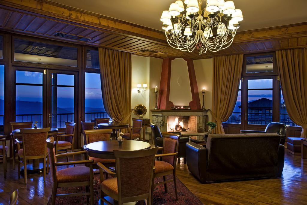 Alpen House Hotel & Suites Arachova Bagian luar foto