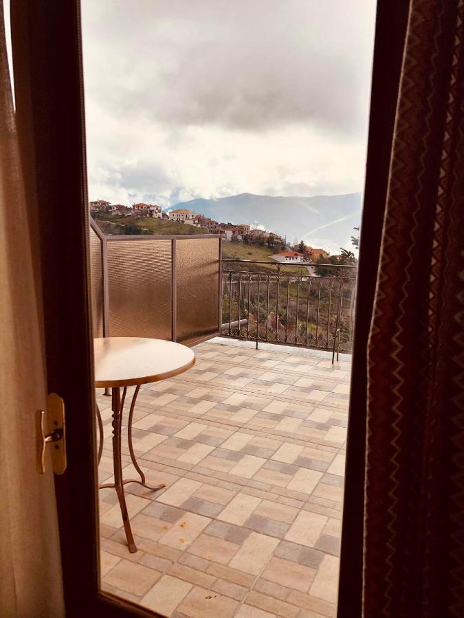 Alpen House Hotel & Suites Arachova Bagian luar foto