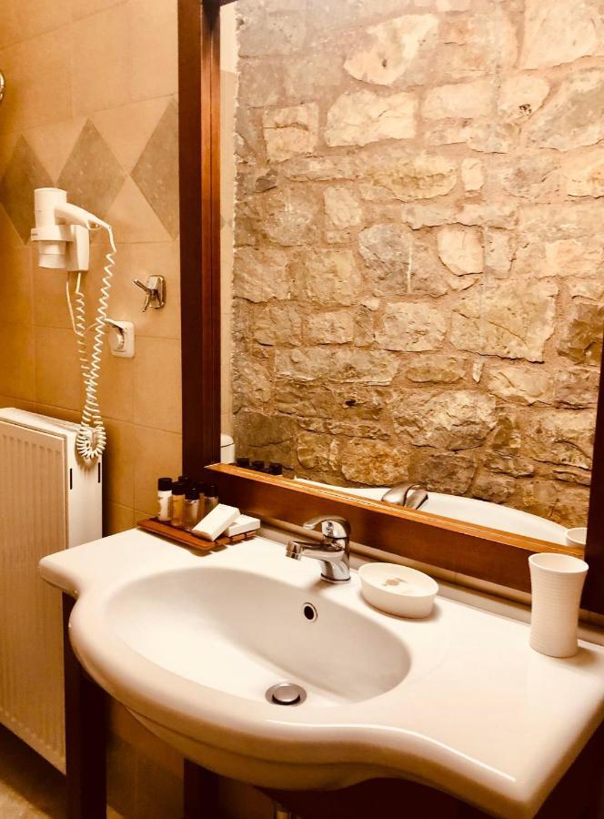 Alpen House Hotel & Suites Arachova Bagian luar foto