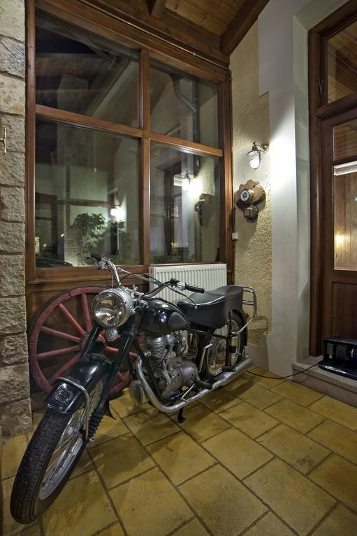 Alpen House Hotel & Suites Arachova Bagian luar foto