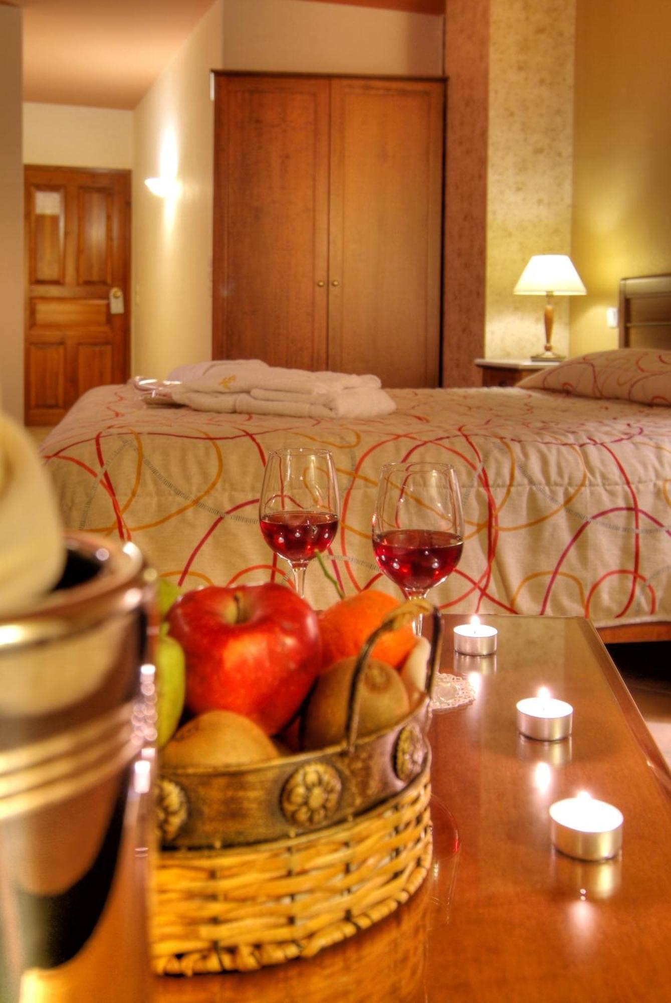 Alpen House Hotel & Suites Arachova Bagian luar foto