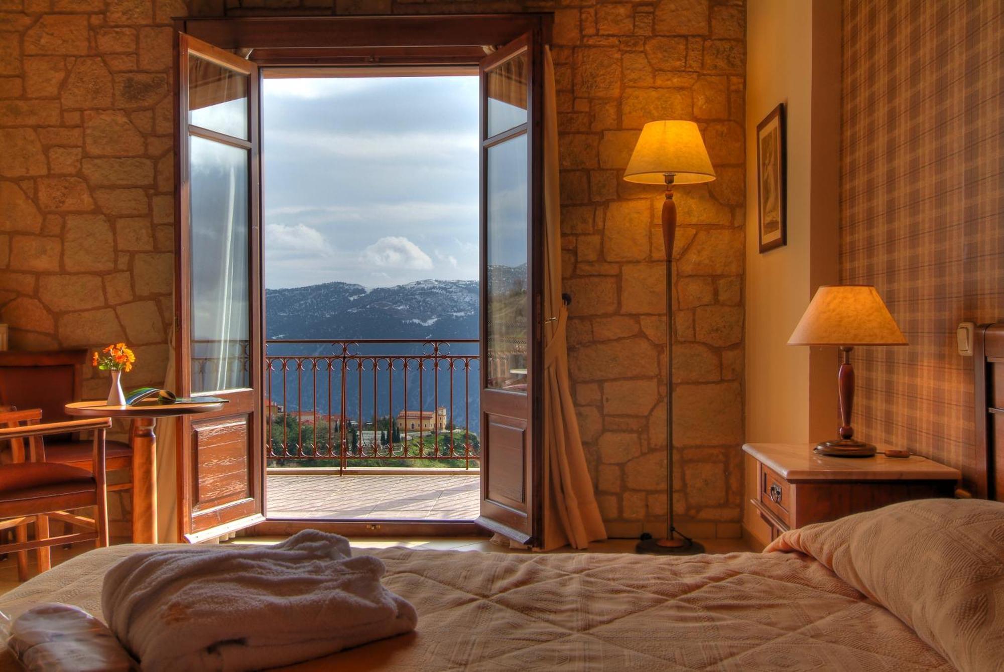 Alpen House Hotel & Suites Arachova Bagian luar foto