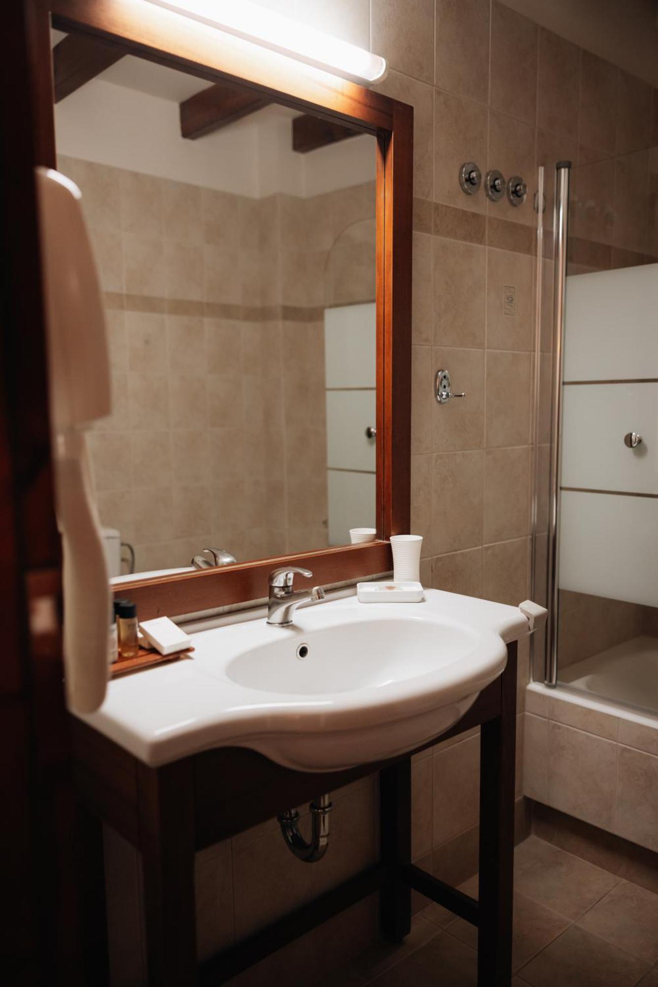 Alpen House Hotel & Suites Arachova Bagian luar foto