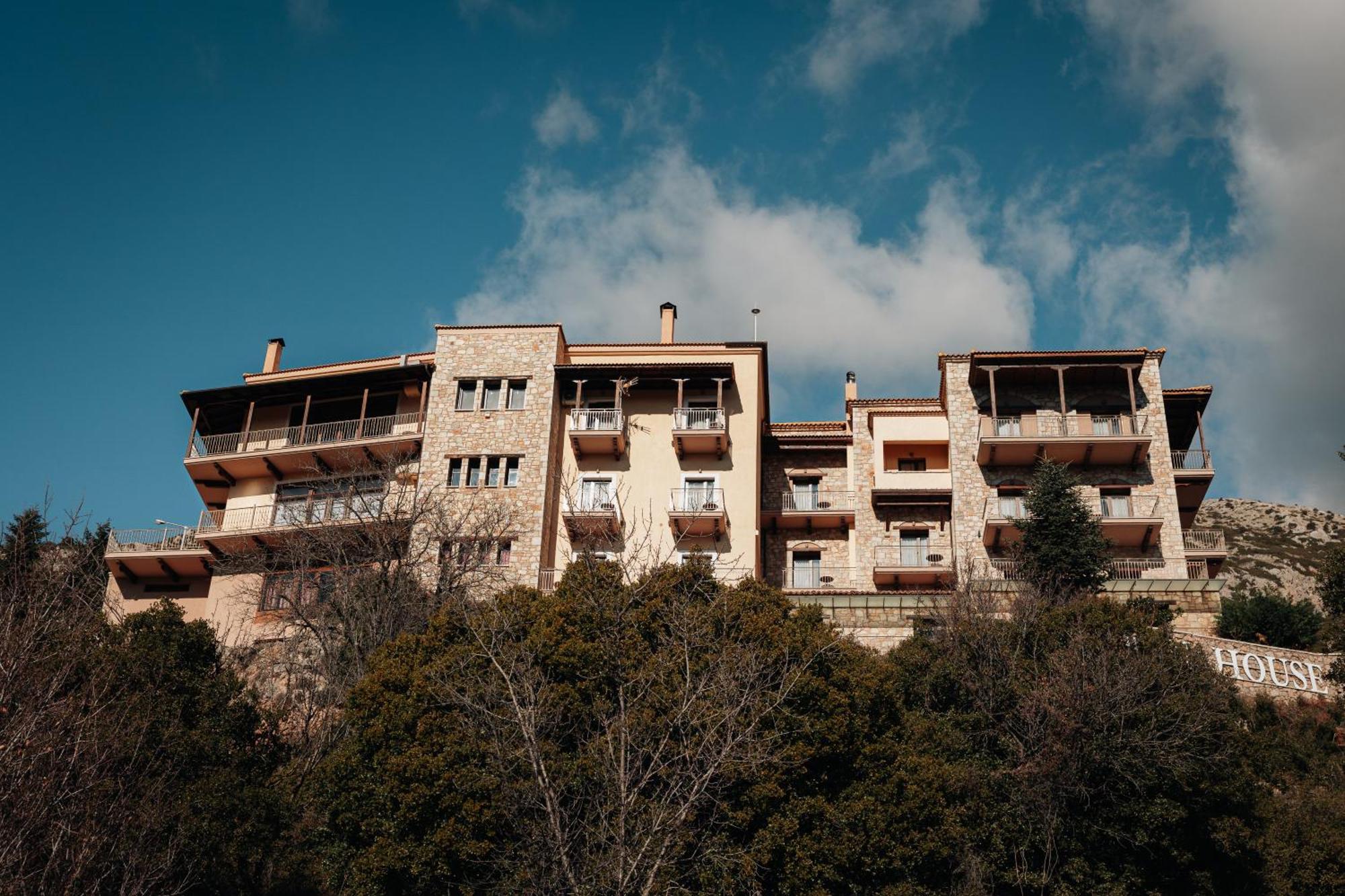 Alpen House Hotel & Suites Arachova Bagian luar foto